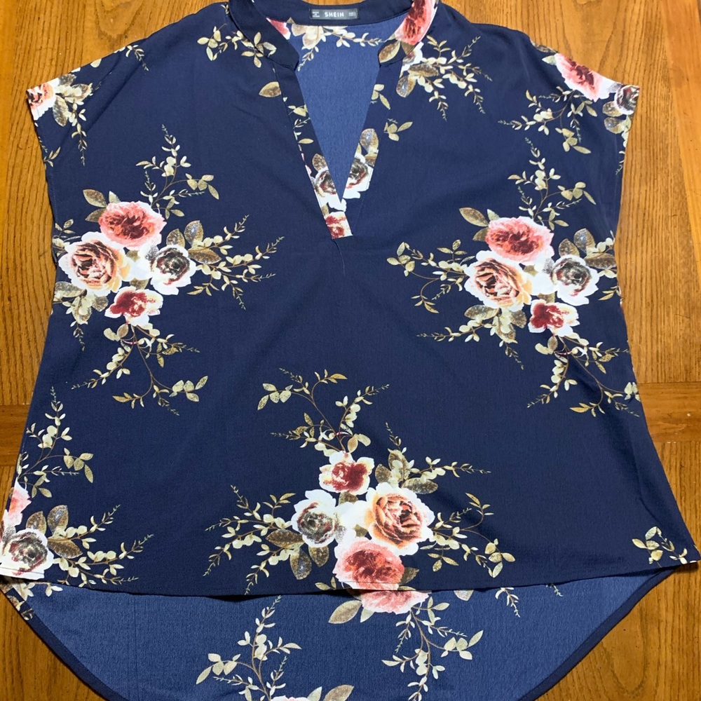 ⚜️5/$25⚜️ Blue high-low top (NWOT)